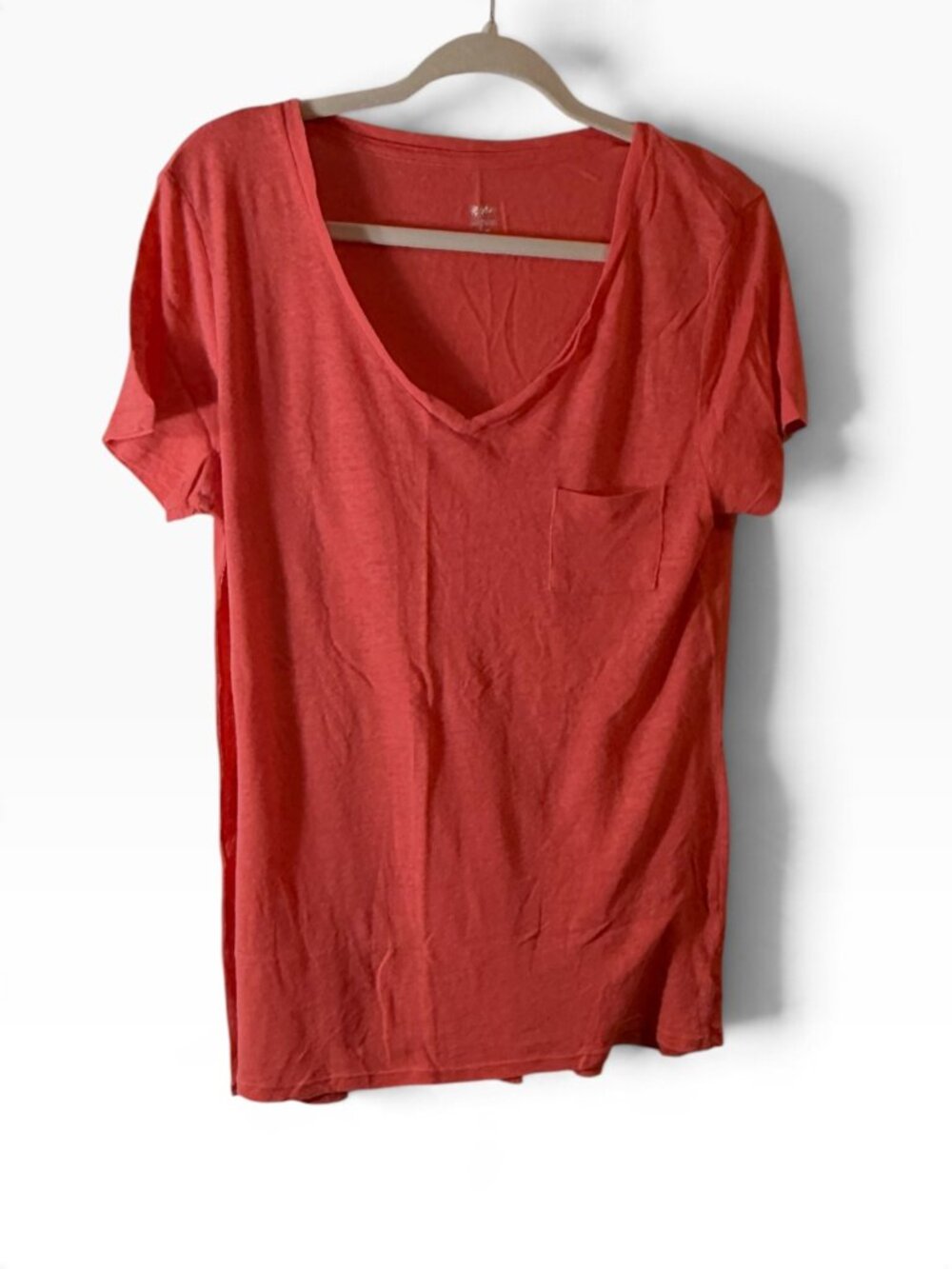 Mossimo Coral Red V-Neck Pocket T-Shirt – Size large